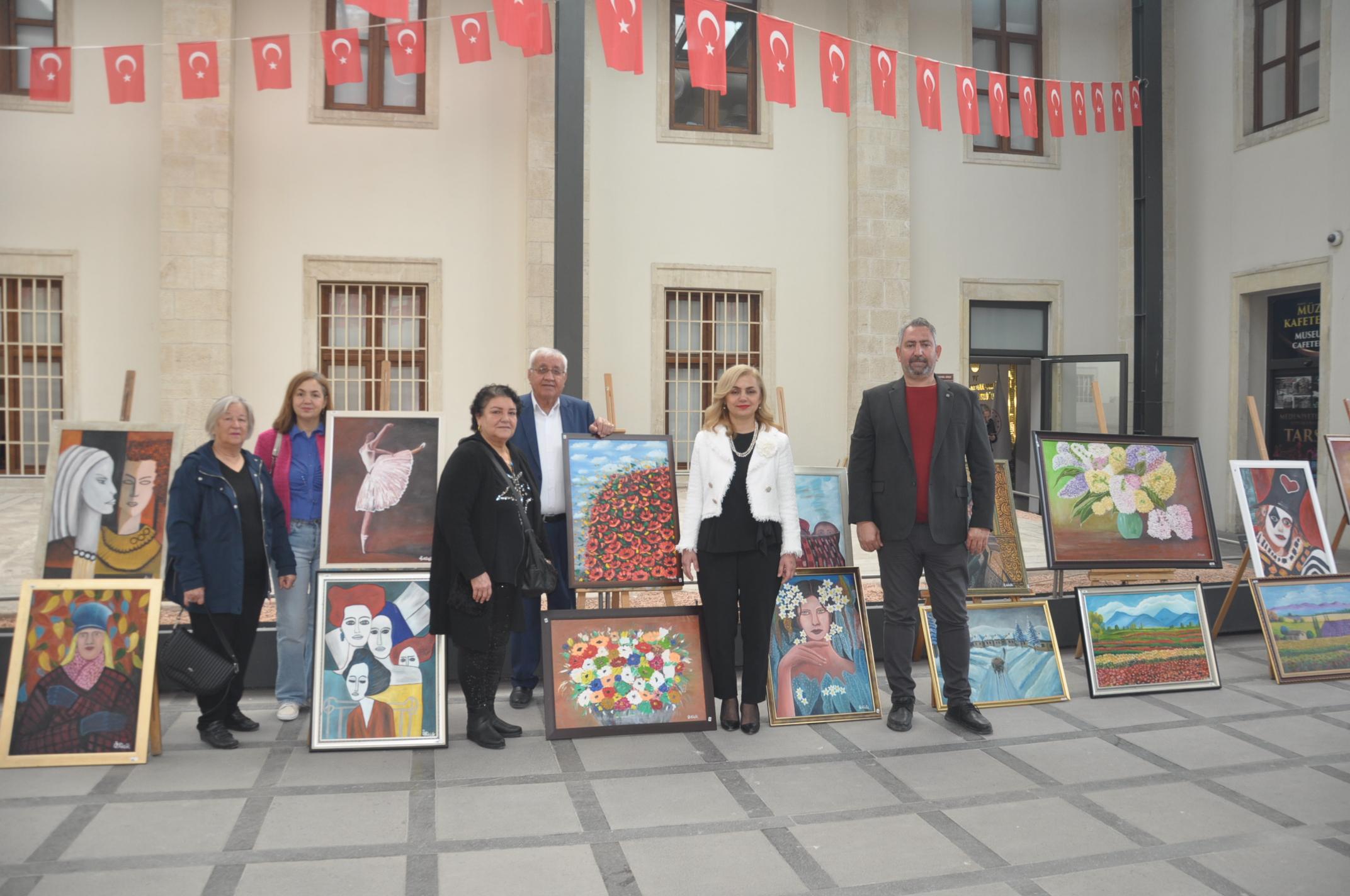 Tarsus'ta engelliler yararına resim sergisi açıldı