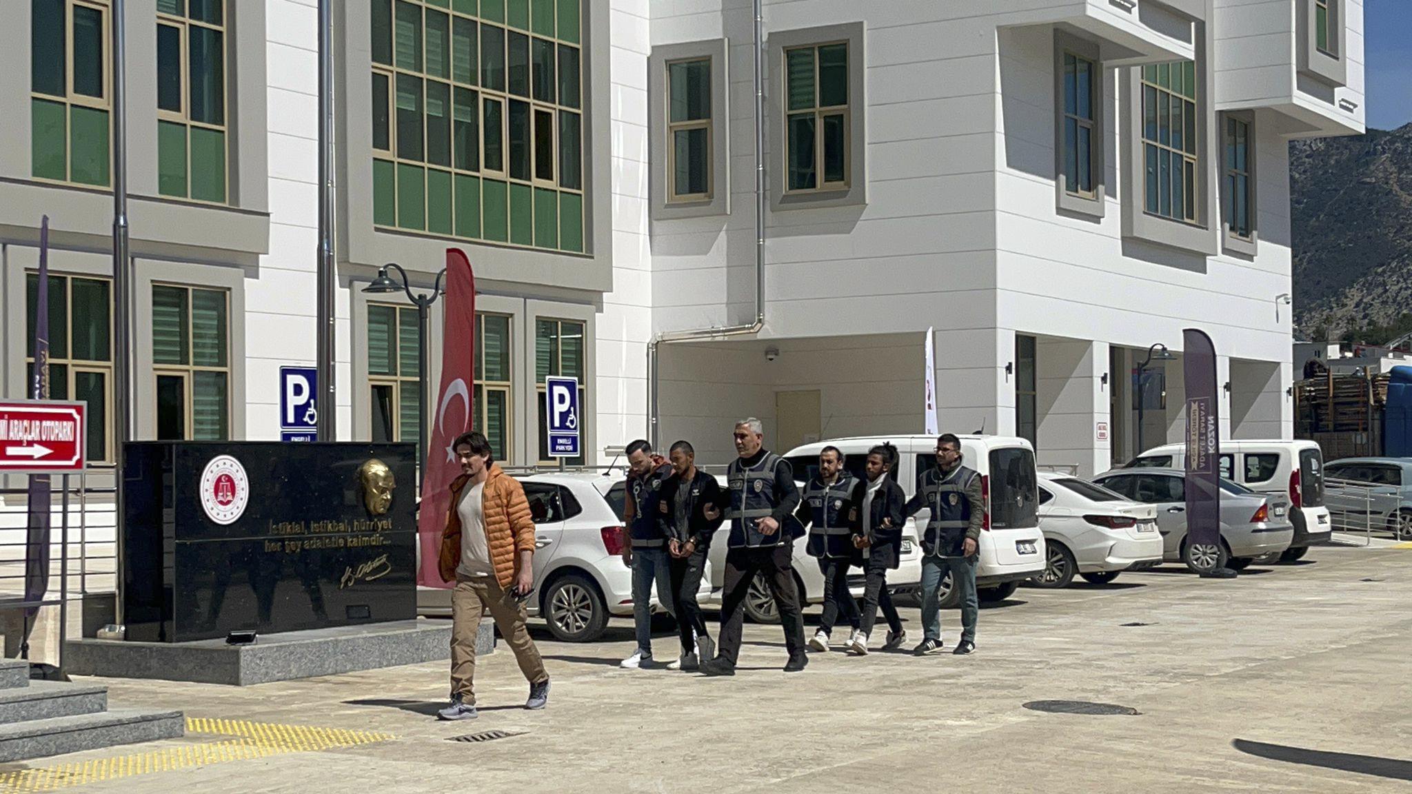 Adana'da tartıştığı kişiyi bıçaklayan zanlı tutuklandı