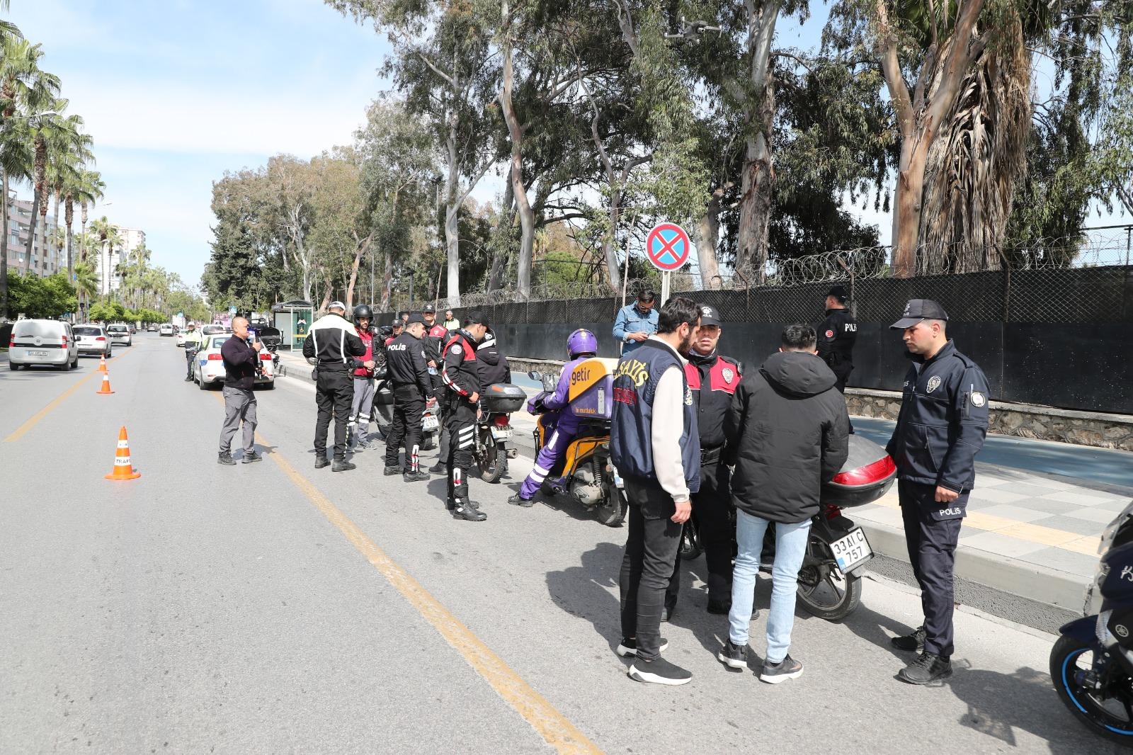 Mersin'de polisin denetimlerinde 22 motosiklet trafikten men edildi
