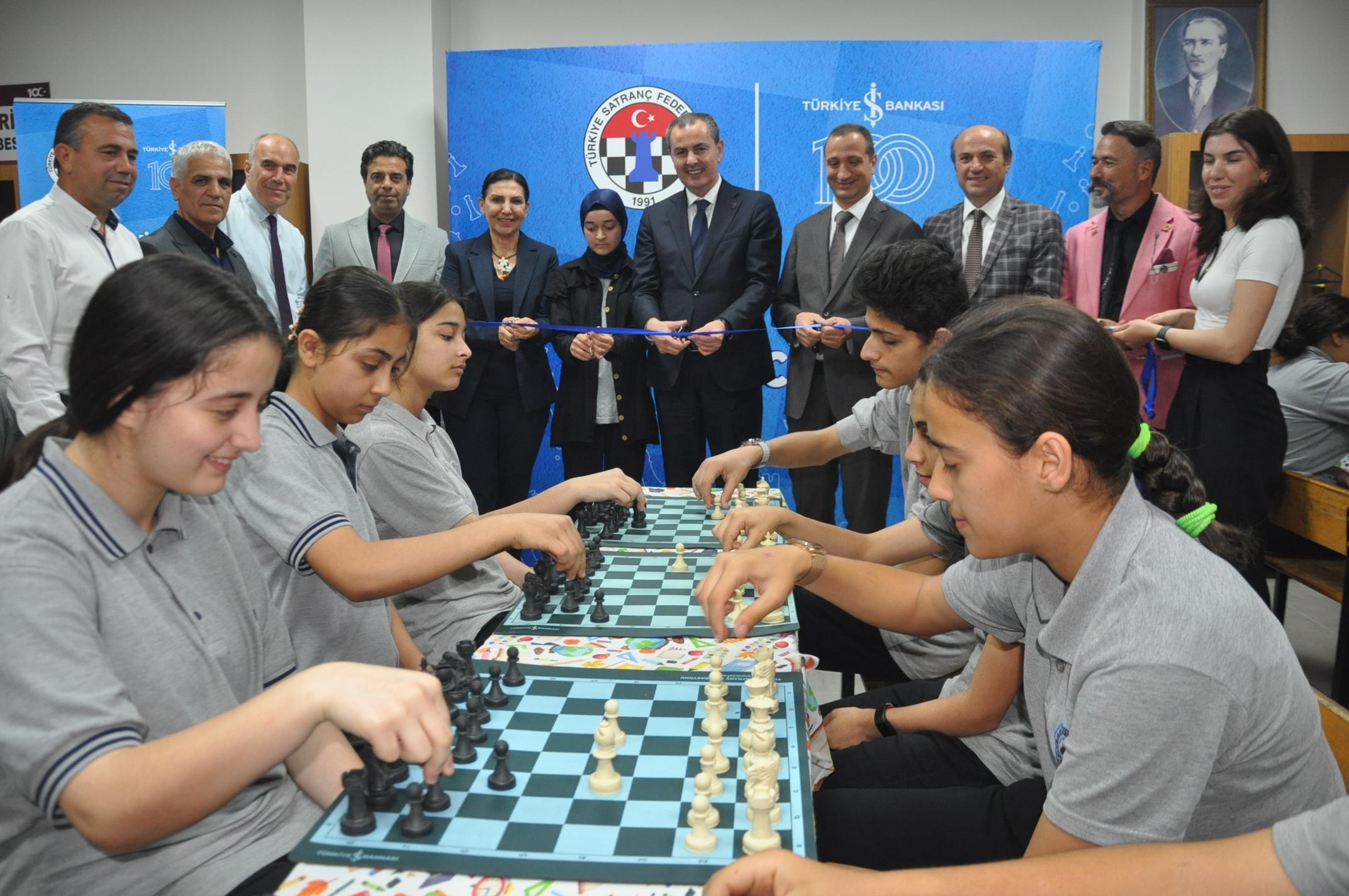 Türkiye İş Bankası ve TSF'nin 40 bininci satranç sınıfı Mersin Tarsus'ta açıldı
